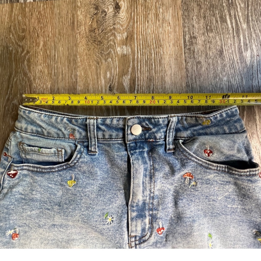 Tinseltown Denim Shorts Women 11 Blue Mushroom Embroidered Frayed Hem High Rise - Picture 3 of 6